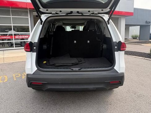 Used 2025 Toyota Grand Highlander AWD image 9