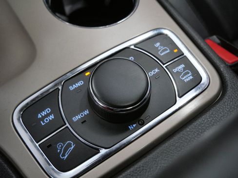 Used 2014 Jeep Grand Cherokee Summit image 32