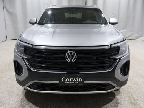 Used 2025 Volkswagen Atlas Cross Sport SE image 6