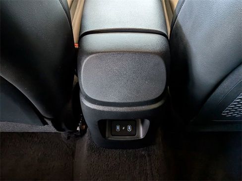 Used 2025 Hyundai Elantra Limited image 28