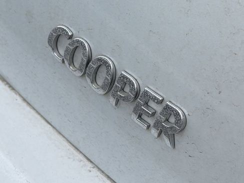 Used 2016 MINI Cooper 4-Door Hardtop image 8