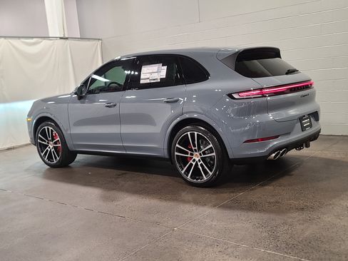 New 2026 Porsche Cayenne S image 3