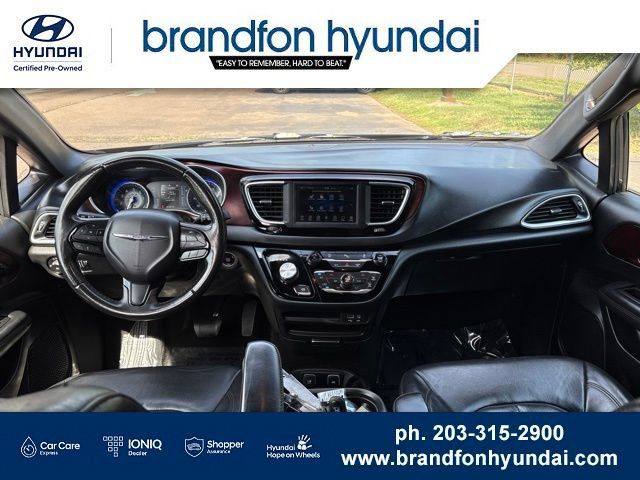 Used 2020 Chrysler Pacifica Touring-L FWD image 10