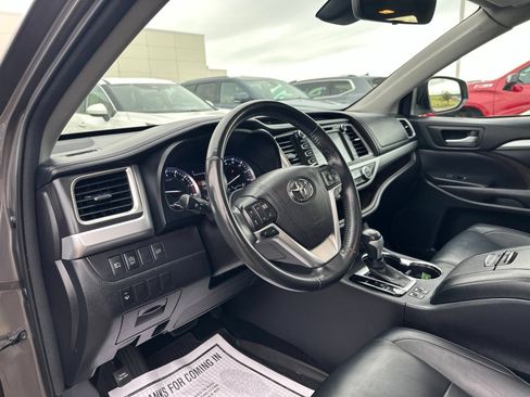 Used 2017 Toyota Highlander XLE AWD/4WD image 13