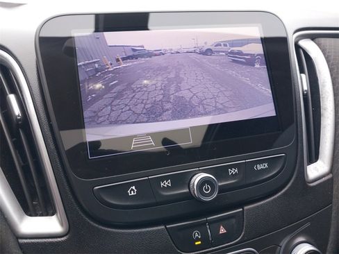 Used 2022 Chevrolet Malibu LT image 16