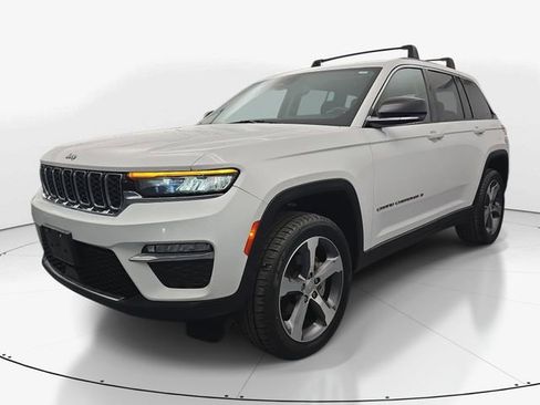 Used 2023 Jeep Grand Cherokee Limited AWD/4WD image 6