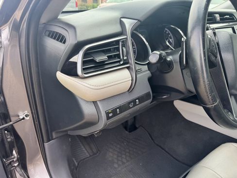 Used 2019 Toyota Camry SE image 17