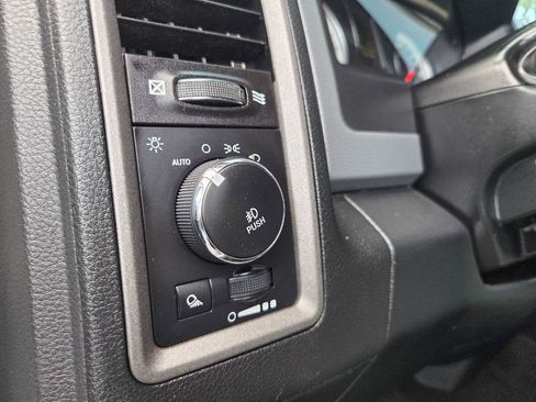 Used 2017 RAM 1500 Express RWD image 27