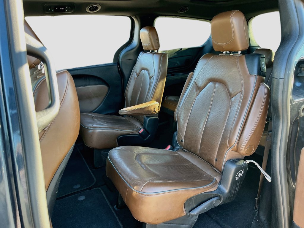 Used 2020 Chrysler Pacifica Limited FWD image 25