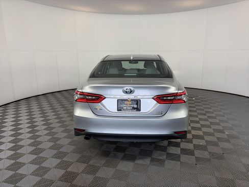 Used 2023 Toyota Camry XLE image 9