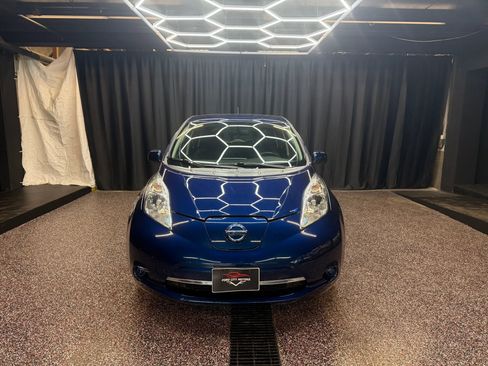 Used 2017 Nissan Leaf SV w/ Premium Package image 2