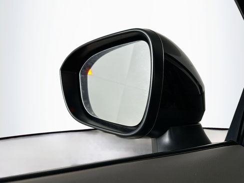 Used 2025 Nissan Rogue SV image 16