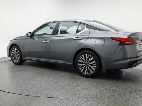 Used 2025 Nissan Altima 2.5 SV FWD image 6