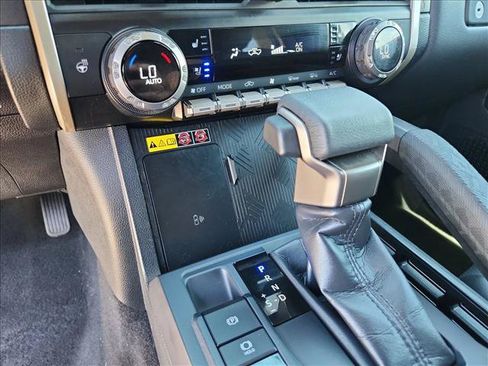 Used 2025 Toyota Tacoma Limited AWD/4WD image 21