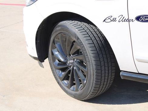 Used 2021 Lincoln Navigator Reserve image 9