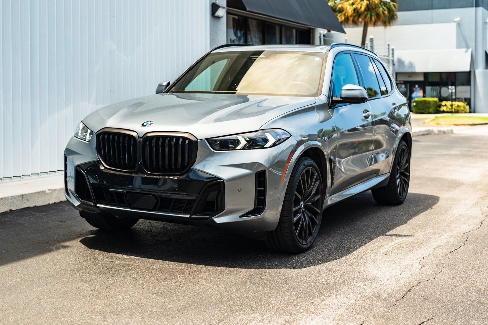 Used 2026 BMW X5 sDrive40i w/ M Sport Package RWD image 2
