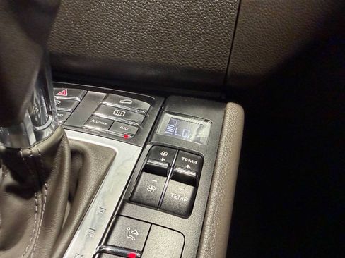 Used 2018 Porsche Macan AWD/4WD image 27