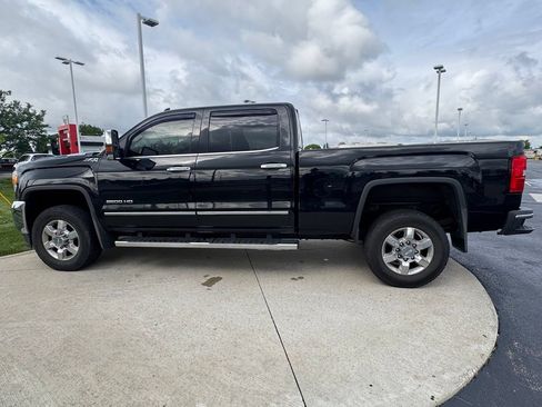 Used 2019 GMC Sierra 2500 SLT w/ Duramax Plus Package AWD/4WD image 4