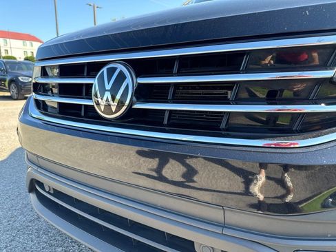 Certified 2022 Volkswagen Tiguan SE FWD image 10