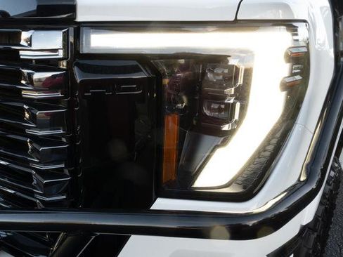 Used 2025 GMC Sierra 2500 Denali Ultimate image 35