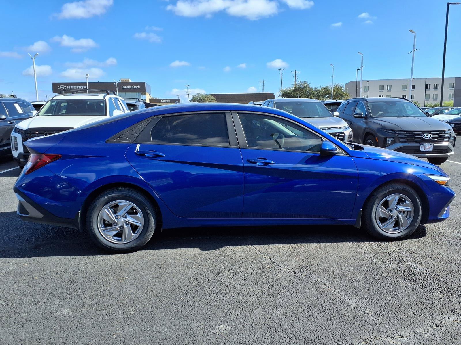 Certified 2024 Hyundai Elantra SE FWD image 6