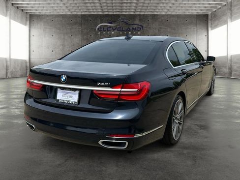 Used 2019 BMW 740i w/ Executive Package RWD image 3