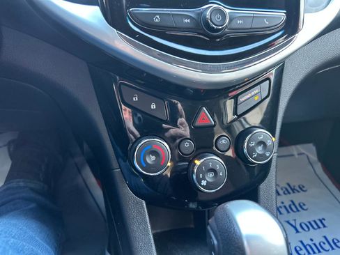 Used 2019 Chevrolet Sonic LT w/ Convenience Package image 10