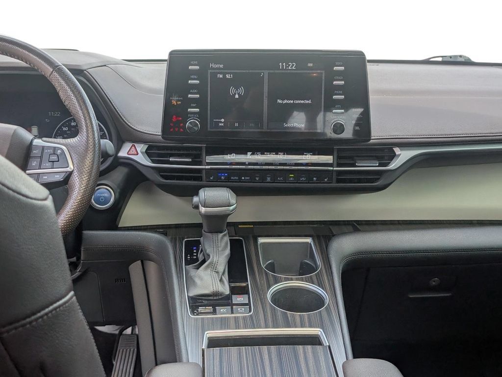 Used 2023 Toyota Sienna Platinum FWD image 19