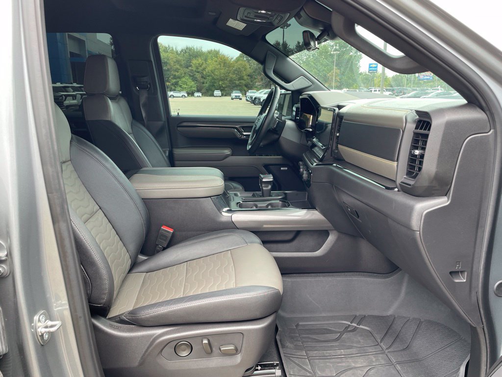 Used 2024 Chevrolet Silverado 1500 ZR2 w/ Technology Package AWD/4WD image 40