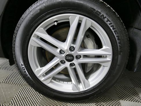 Used 2024 Audi Q5 e Premium w/ Convenience Package image 9