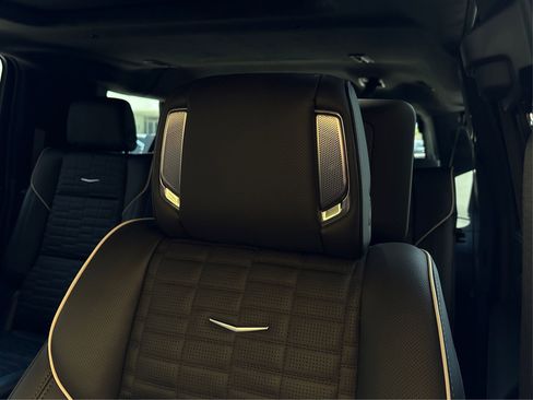 New 2026 Cadillac Escalade ESV Platinum Sport w/ LPO, ONYX Package image 32