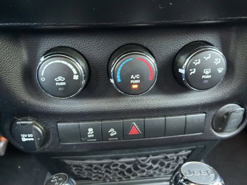 Used 2018 Jeep Wrangler Unlimited Sport w/ Connectivity Group AWD/4WD image 31