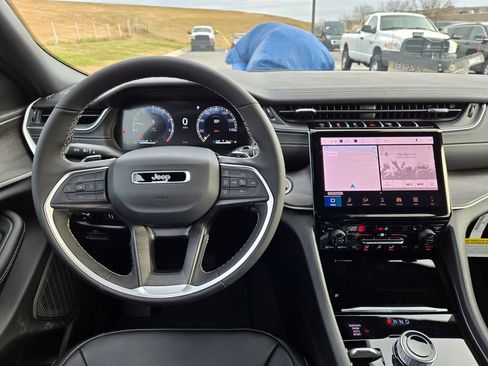 New 2025 Jeep Grand Cherokee Limited image 17