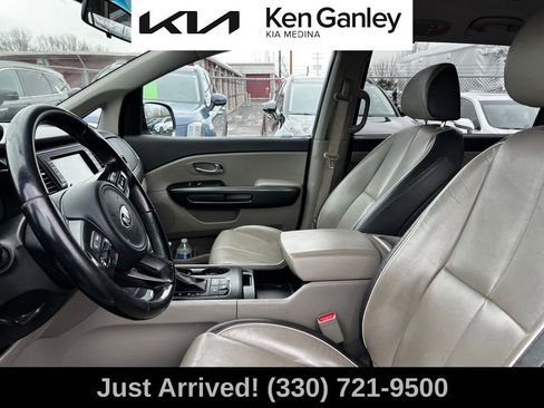 Used 2017 Kia Sedona LX w/ LX Essentials Premium Package image 11