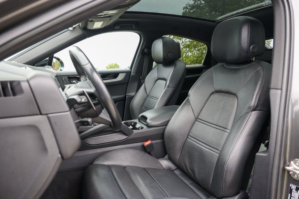 Certified 2024 Porsche Cayenne Coupe AWD/4WD image 5