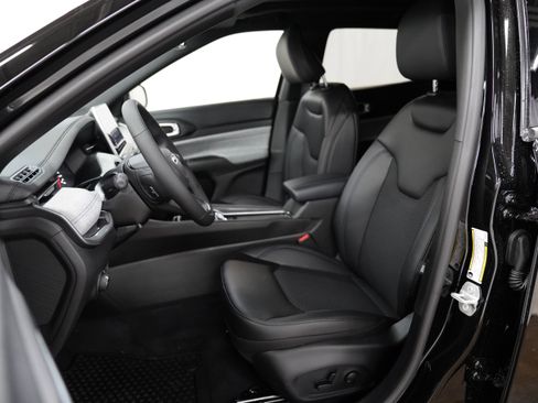 New 2025 Jeep Compass Latitude w/ Sun & Sound Group image 4