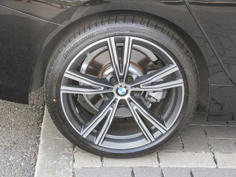 Used 2023 BMW 330i Sedan w/ Premium Package image 8