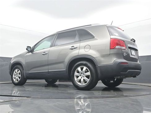 Used 2013 Kia Sorento LX w/ Convenience Pkg image 48