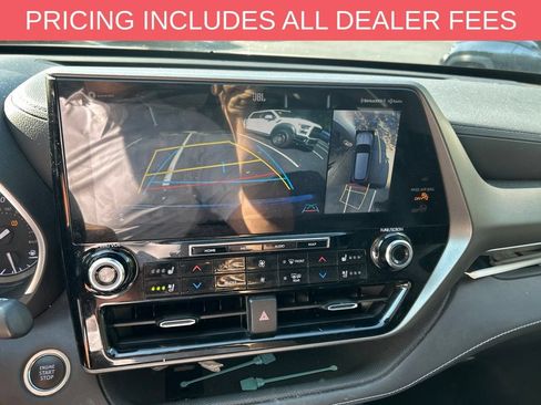 Used 2021 Toyota Highlander Limited FWD image 10