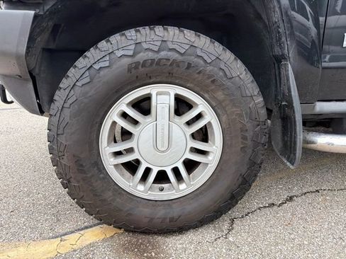 Used 2009 HUMMER H3 AWD/4WD image 3