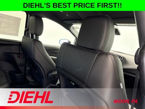 New 2027 Chrysler Pacifica Select FWD image 14