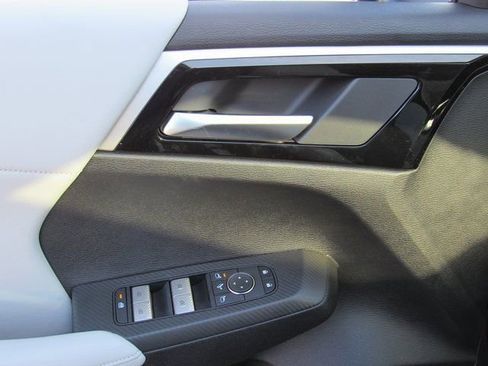 New 2026 Mitsubishi Outlander SE FWD image 11