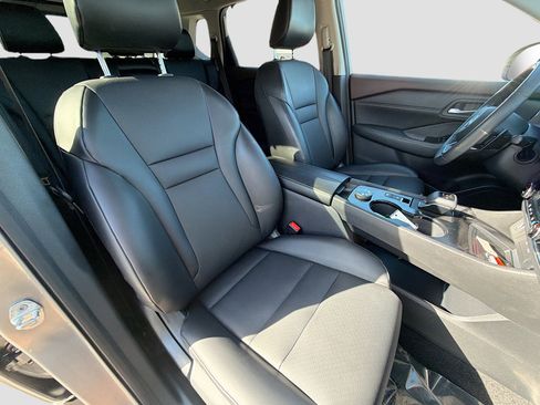 Used 2023 Nissan Rogue SV w/ SV Premium Package image 15