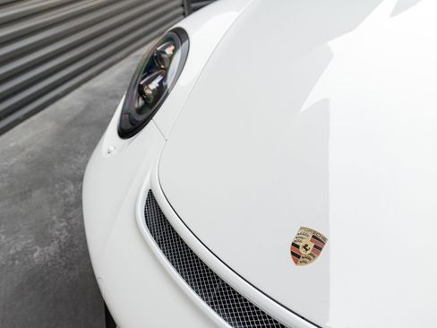 Certified 2019 Porsche 911 Speedster RWD image 46