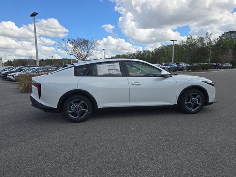 New 2026 Kia K4 FWD image 9