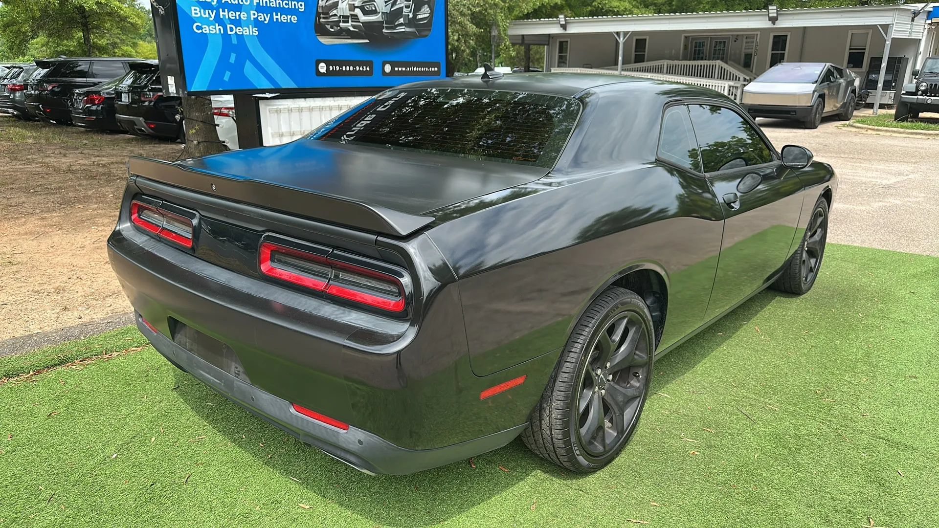 Used 2015 Dodge Challenger R/T Plus RWD image 7