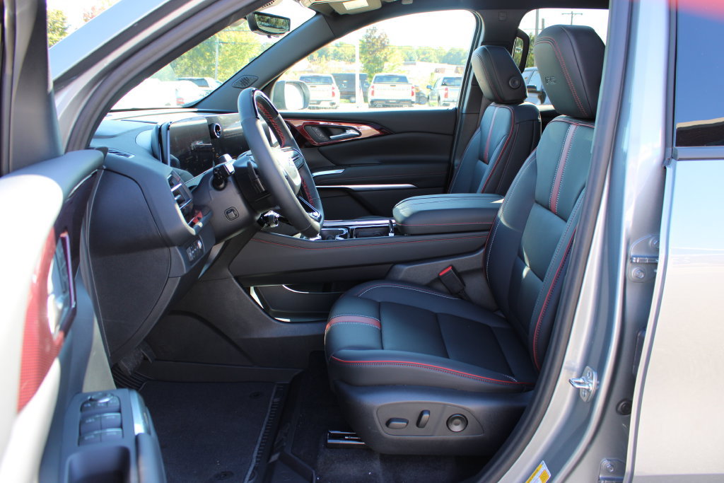 New 2027 Chevrolet Traverse RS w/ LPO, Floor Liner Package AWD/4WD image 15