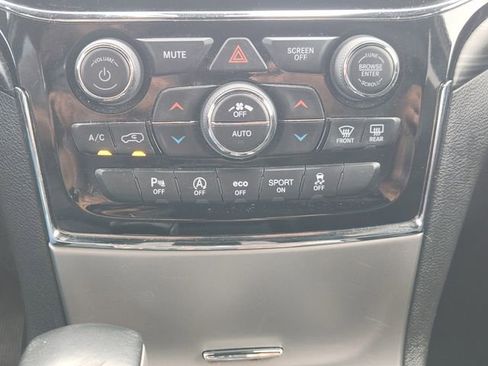 Used 2021 Jeep Grand Cherokee Laredo X image 17