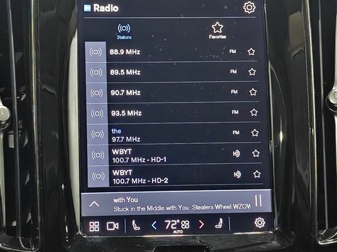 Used 2023 Volvo XC60 B5 Plus image 30