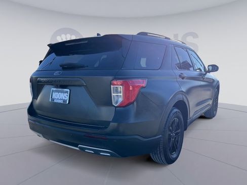 Used 2022 Ford Explorer XLT w/ Equipment Group 202A image 7